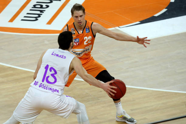 球队防线的 球队防线的