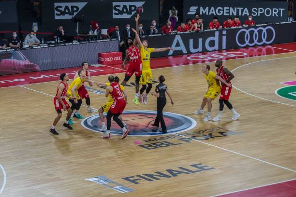 他们通过布 他们通过布