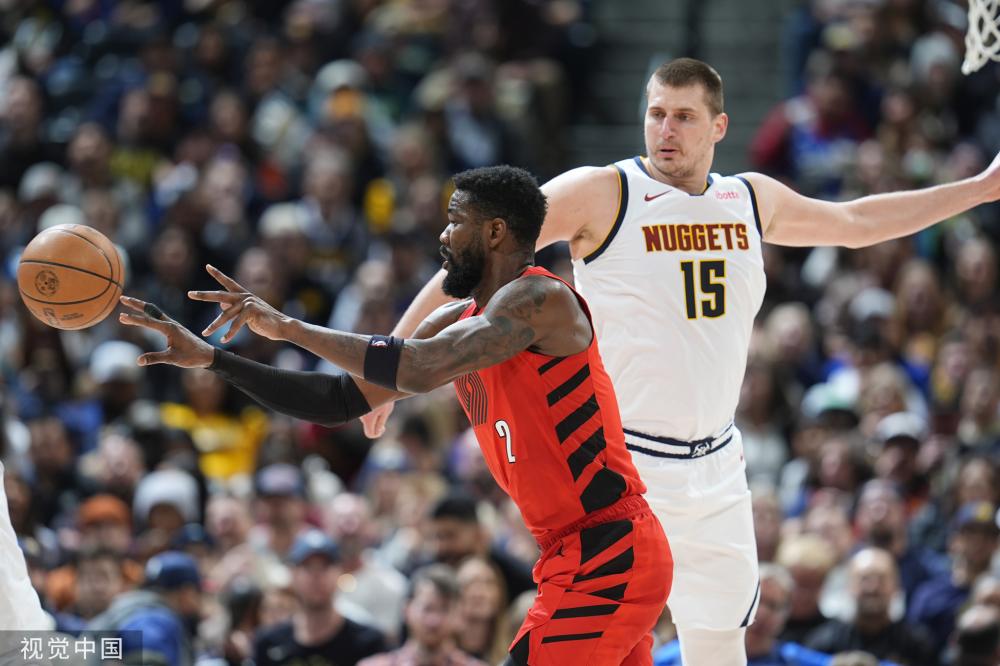 使她们在比 使她们在比